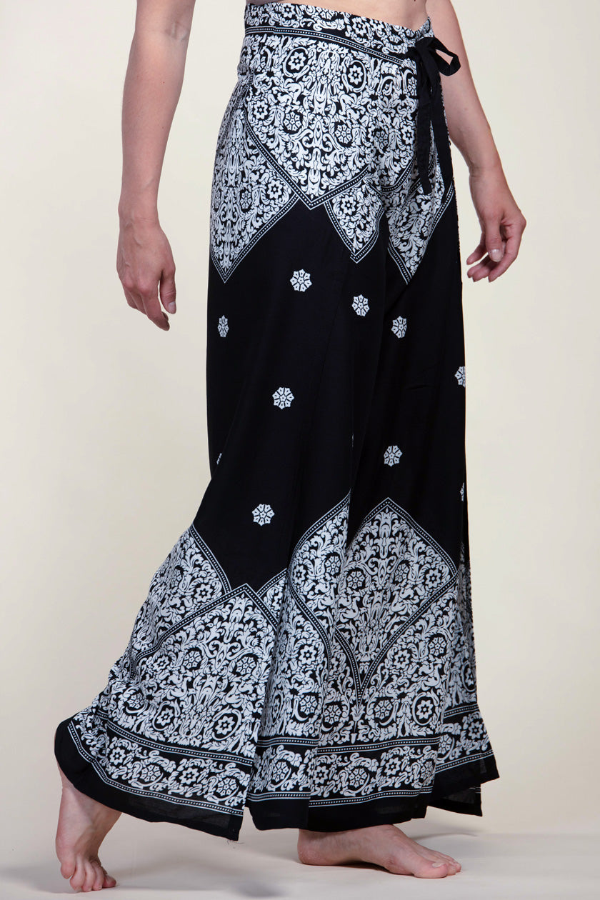 Border Vines Black Artisan Wrap Palatsihousut - Berry Piper