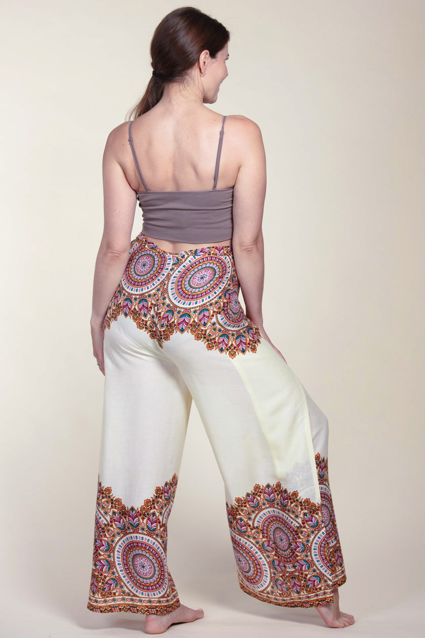 Mandala Feather Cream Artisan Wrap Palatsihousut - Berry Piper