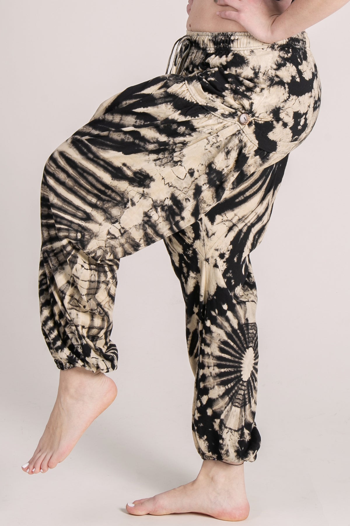 Jungle Burst Black & White Artisan Haaremihousut - Berry Piper