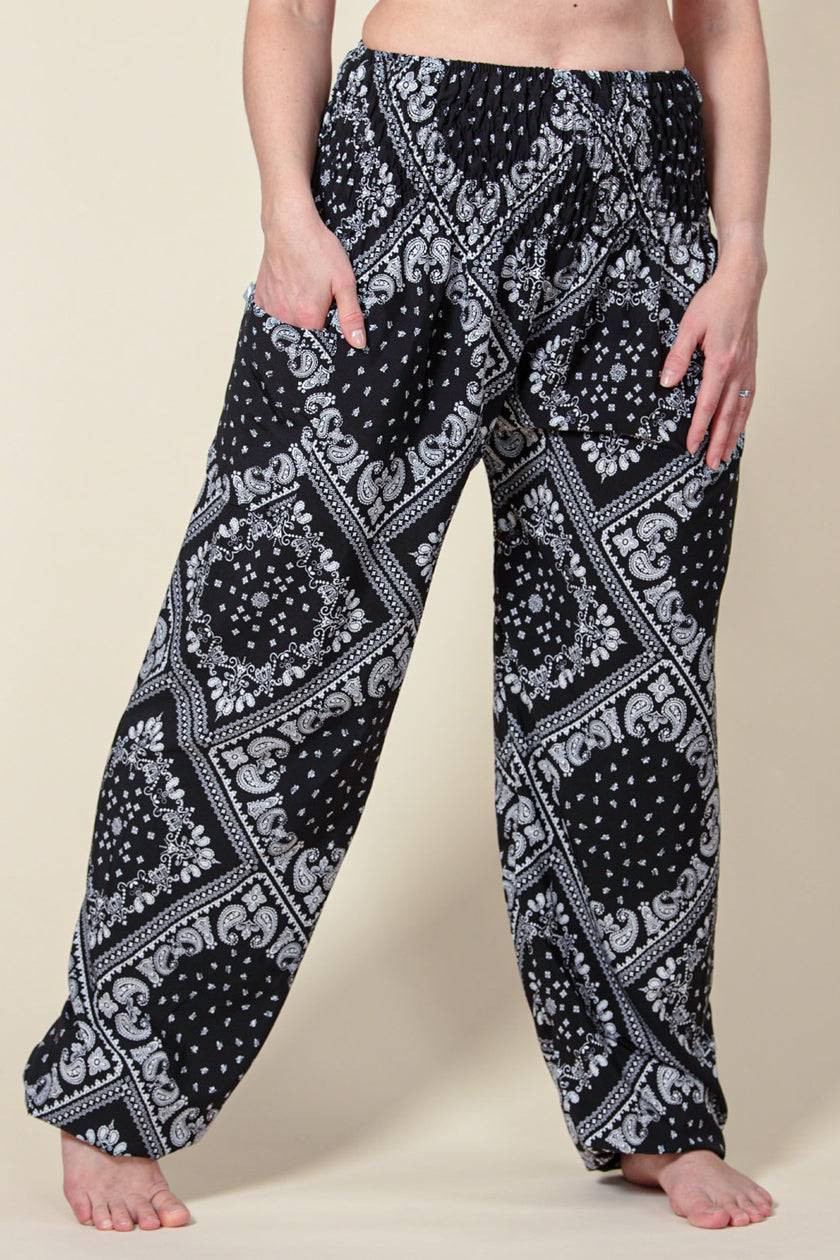 Extended Bandanna Paisley Black Artisan Haaremihousut - Berry Piper